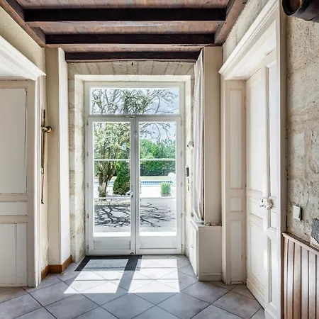 Homestay Domaine De Meyney *