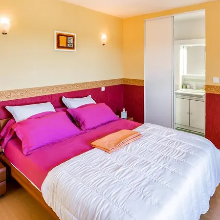 Homestay Domaine De Meyney Villegouge