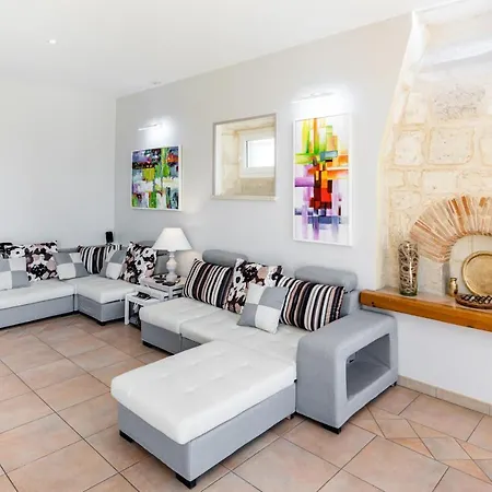 Domaine De Meyney Homestay