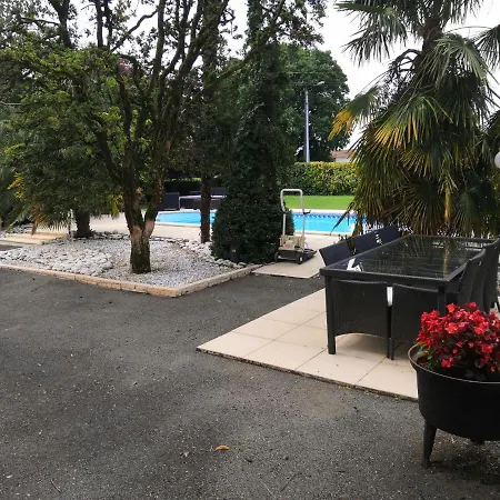 Domaine De Meyney Homestay
