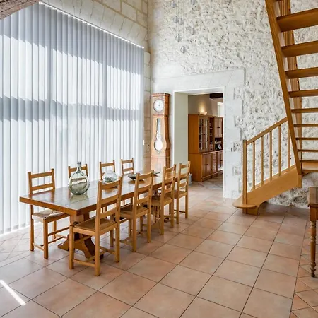 Domaine De Meyney Homestay *